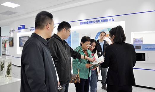 李沧区大数据局、青大附院专家团队到访尊龙凯时集团考察交流